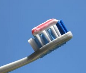 Toothbrush loaded with toothpaste
