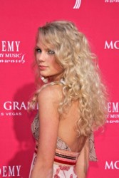 Taylor Swift With Lots of Curls & Waves