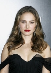 Natalie Portman With Soft Wavy Hairstyle In 2010
