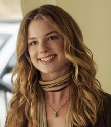 Emily VanCamp on ABC Brothers & Sisters