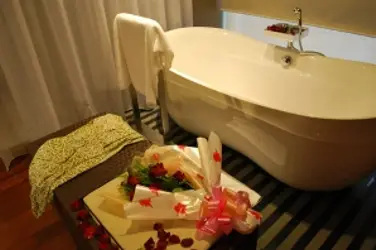 Bath tub spa setting - HB Media - All Rights Reserved