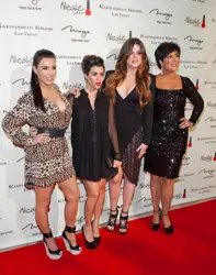Khloe Kardashian With Sisters And Mom