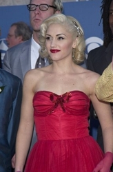 Gwen Stefani Pulled Back Platinum Blonde Hairstyle With Curls