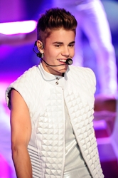 Justin Bieber Hair Spikes At Victoria Secret 2012 Show