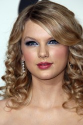 Taylor Swift With Spiral Curls