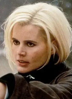 Geena Davis With Platinum Blonde Hair Styled By Robert Hallowell on The Good Kiss Goodnight 
