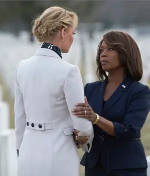 STATE OF AFFAIRS -- "Pilot" -- Pictured: (l-r) Katherine Heigl as Charleston Tucker, Alfre Woodard as President Constance Payton -- (Photo by: Michael Parmelee/NBC)