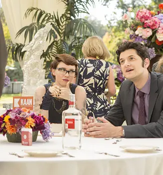 Valorie Curry as Kelsey and Ben Schwartz as Clyde Oberholt in House of Lies (Season 4, Episode 5). - Photo: Michael Desmond/SHOWTIME