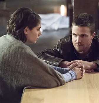 Arrow -- "Canaries" -- Image AR313C_0193b -- Pictured (L-R): Willa Holland as Thea Queen and Stephen Amell as Oliver Queen -- Photo: Dean Buscher/The CW -- © 2015 The CW Network, LLC. All Rights Reserved.