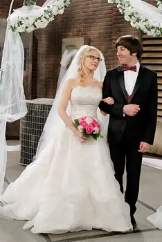 Howard (Simon Helberg, right) and Bernadette (Melissa Rauch, left) get married on THE BIG BANG THEORY, on the CBS Television Network. Photo: Cliff Lipson/CBS ©2012 CBS Broadcasting, Inc. All Rights Reserved.