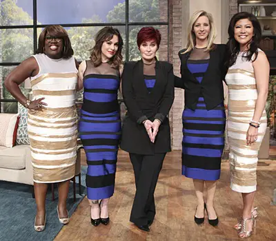 Lisa Kudrow's Hair Aging With Class "The Talk," Monday, March 2, 2015 on CBS Television Network. L-R, Sheryl Underwood, Alyssa Milano, Sharon Osbourne, Lisa Kudrow &amp; Julie Chen, shown. Photo: Sonja Flemming/CBS ©2015 CBS Broadcasting, Inc. All Rights Reserved