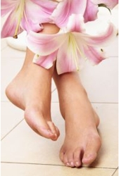 Create Beautiful Feet With The DIY Lemon And Lavender Spritzer