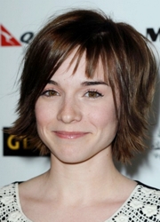 Renee Felice Smith With Short Hairstyle And Lowlights And Highlights
