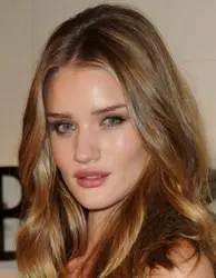 Rosie Huntington Whiteley With Shiny Hair