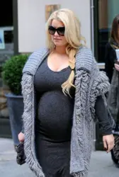 Pregnant Jessica Simpson