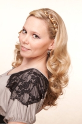 Beautiful Blonde Hairstyle From Barbara Lhotan