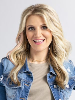 Blonde Annaleigh Ashford. The beautiful blonde plays Gina on the upcoming CBS Comedy, B Positive. Photo: Pamela Littky/©2020 Warner Bros. Entertainment Inc. All Rights Reserved.